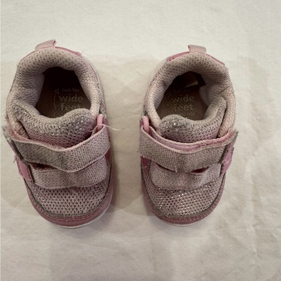 Stride Rite 360 3M Pink and Silver Sparkle Sneaker Wide Feet - Picture 2 of 5